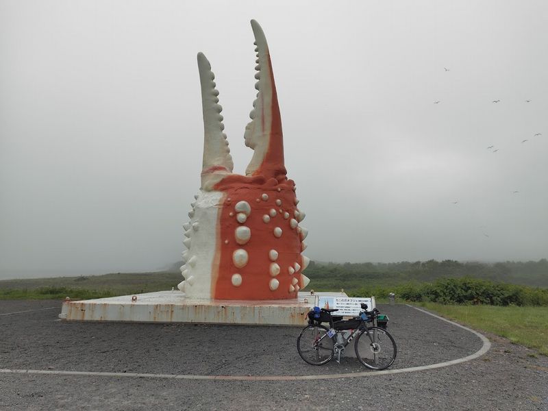 巨大オブジェ カニの爪
